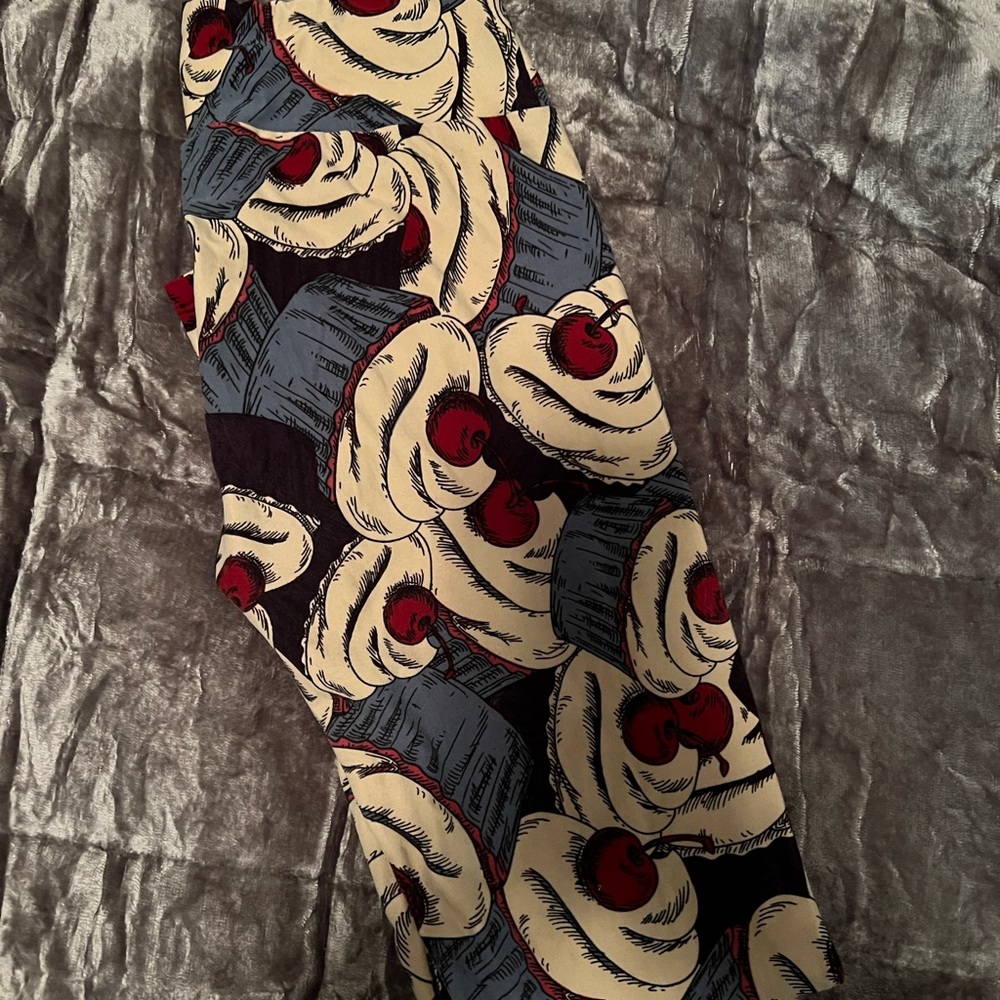 Lularoe OS Birthday Leggings